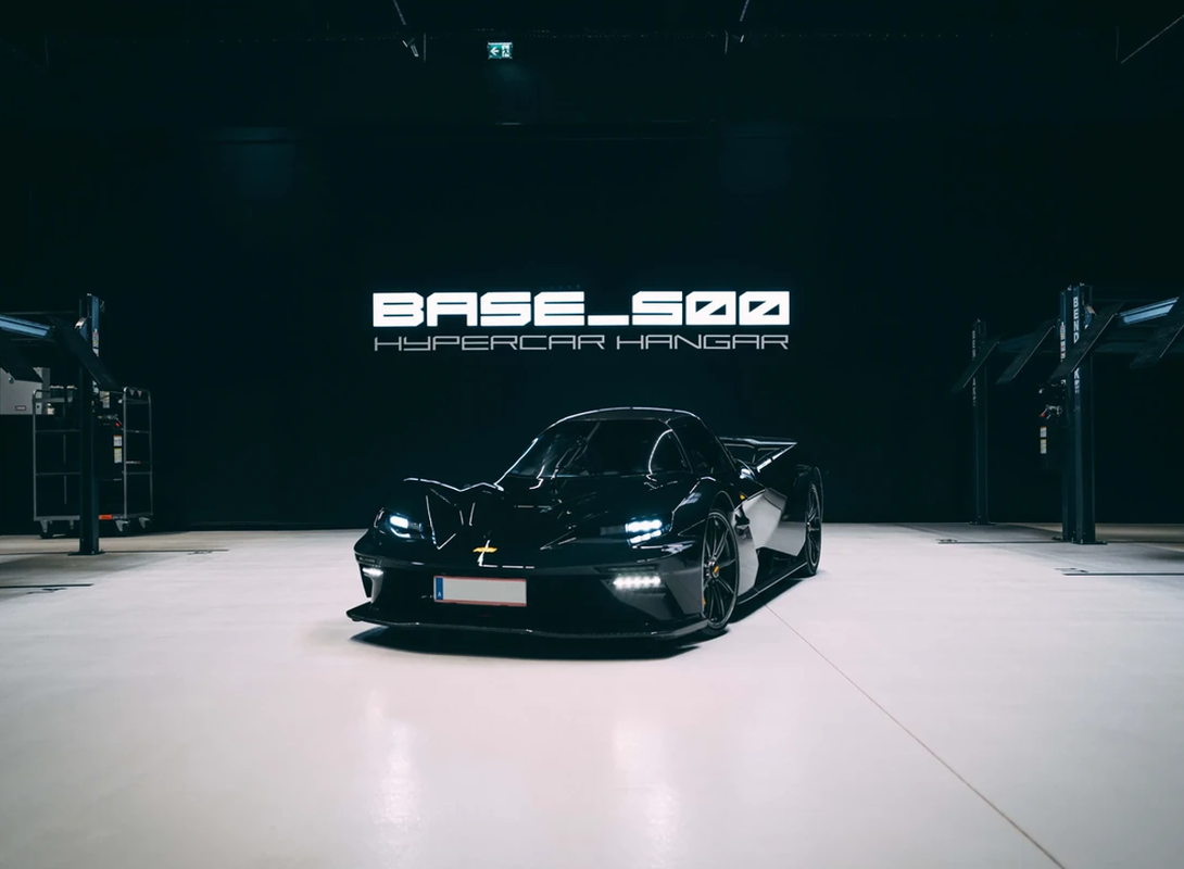 PROJECT: KTM BASE 500 HYPERCAR HANGAR – PERFORMANCE BEGINS WITH THE RIGHT LIGHTING